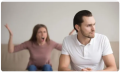 看到出轨丈夫微信：如果你跟你老婆没有