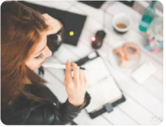 我恨他一边吊着我一边跟第三者打情骂俏，婚姻出现第三者怎么办,